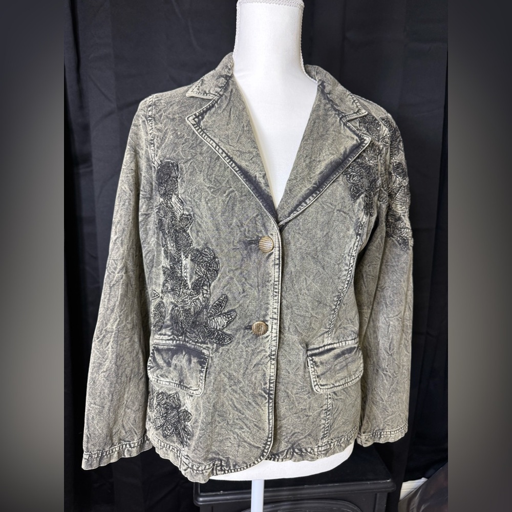 Coldwater Creek Green‎ acid wash embroidered floral jacket
• Size: 10 petite